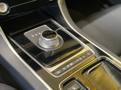 Jaguar XF E-Performance Pure Aut + Webasto + Navi + Lämpölasi + Peruutuskamera/Tutkat + Kaistavahti + BT audio/puhelin - Sunbiili