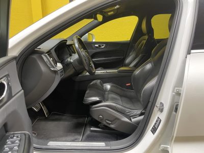 Volvo XC60 D5 AWD R-Design + Webasto + LED + Navi + ACC + BLISS + Tutkat/Peruutuskamera + Vetokoukku + Sähköinen takaluukku - Sunbiili