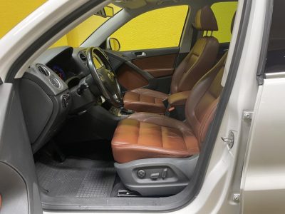 Volkswagen Tiguan 2.0 200hv Sport & Style 4MOTION Aut. + Webasto + Xenon + Nahat + Tutkat + DYNAUDIO + Panorama + Vetokoukku + BT-audio/Pu - Sunbiili