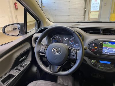 Toyota Yaris 1.5 Dual VVT-i Launch Edition + Navi + Peruutuskamera + BT-audio/Puhelin + Vakionopeudensäädin + Juuri huollettu - Sunbiili