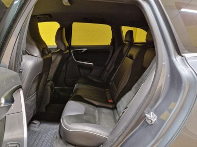 Volvo XC60 D4 AWD R-Design Aut + Webasto + Navi + Xenon + ACC + Tutka + Blis + BT audio/puhelin + Vetokoukku - Sunbiili
