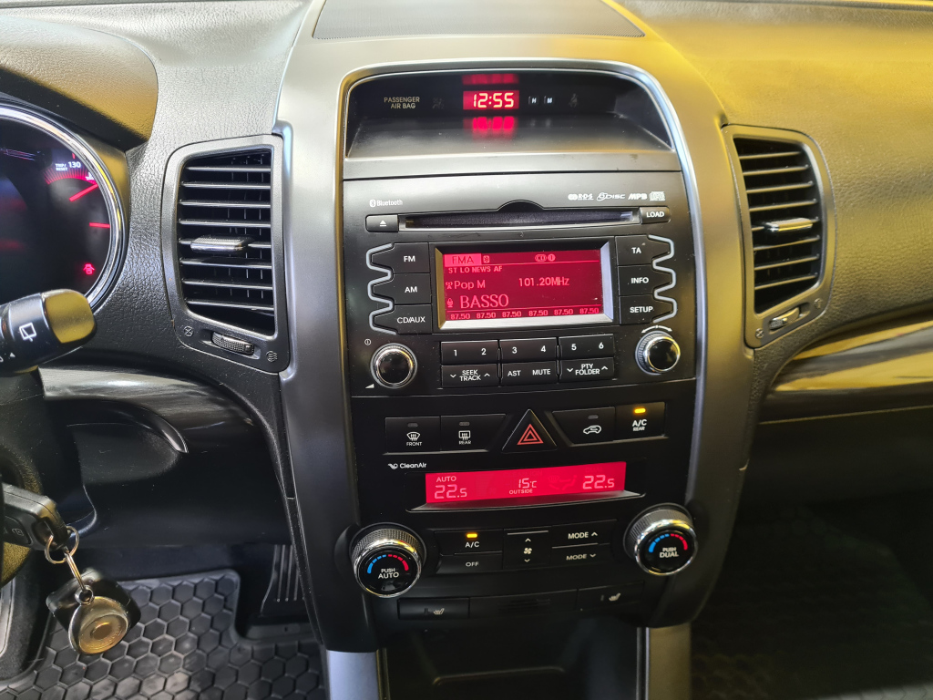 Kia Sorento 2.2 CRDi AWD EX Aut. + 7-Paikkainen + Nahat + Lasikatto + Tutka/peruutuskamera + Vetokoukku + Juuri huollettu - Sunbiili