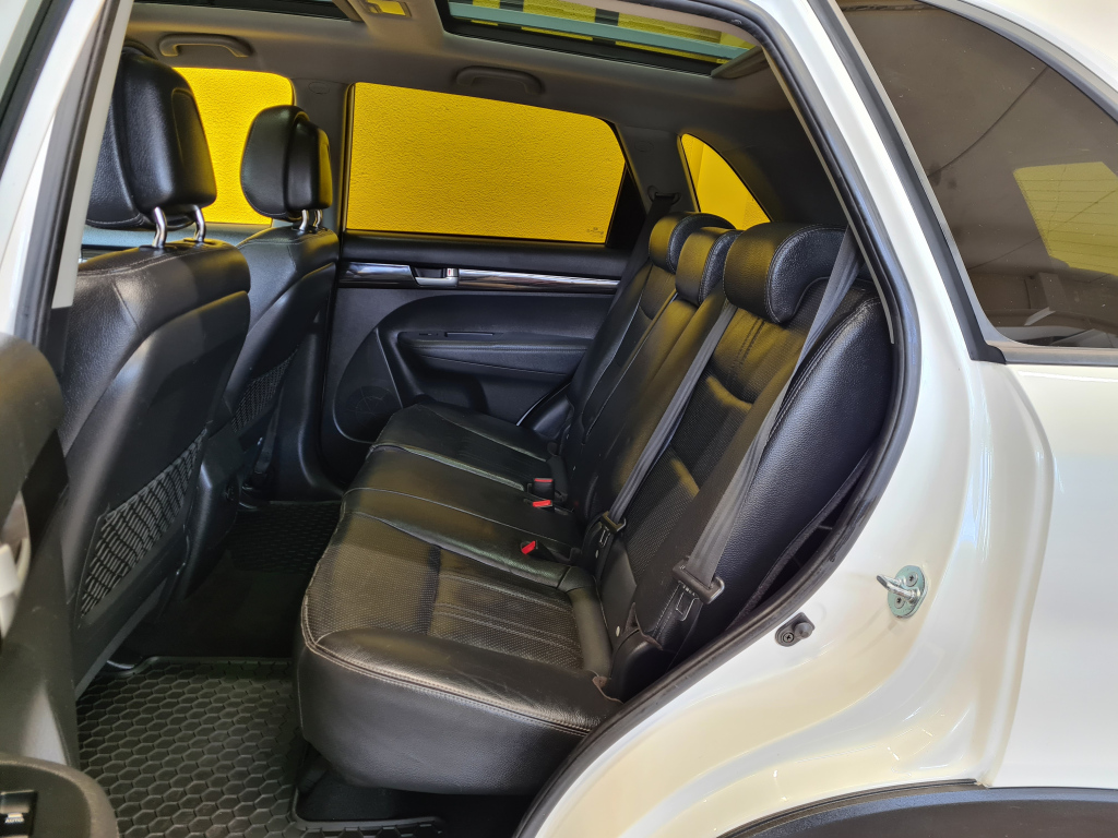 Kia Sorento 2.2 CRDi AWD EX Aut. + 7-Paikkainen + Nahat + Lasikatto + Tutka/peruutuskamera + Vetokoukku + Juuri huollettu - Sunbiili
