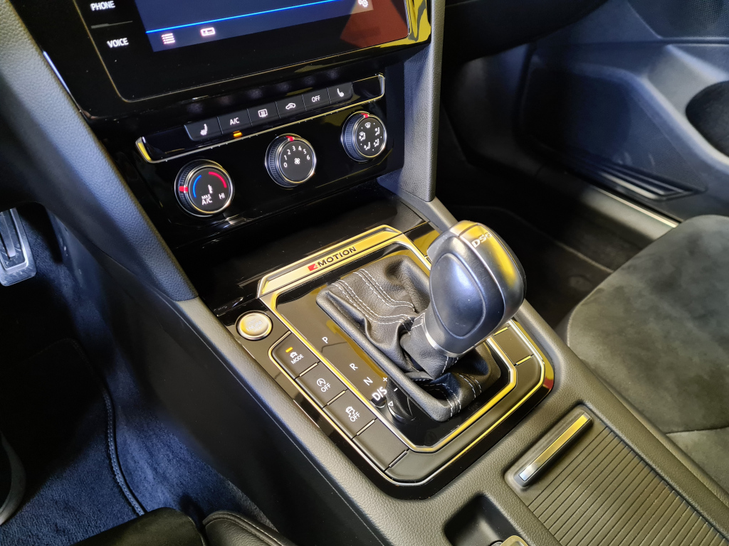 Volkswagen Arteon 2.0 TSI 280hv 4Motion R-Line Aut + Sport istuimet + BT puhelin / audio + LED-valot + Tutkat + Keyless + Kaistavahti - Sunbiili
